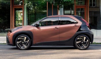 Toyota Aygo X Cross lleno