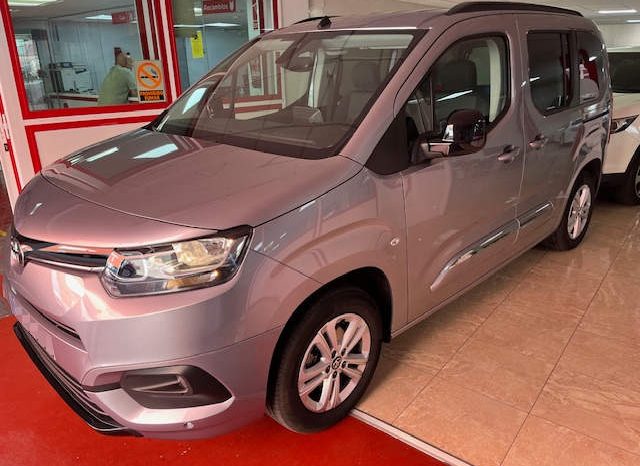 Toyota Proace City Verso 1.2T 110CV Olivina lleno