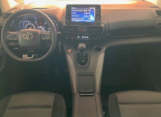 Toyota Proace City Verso 1.2T 110CV Olivina lleno