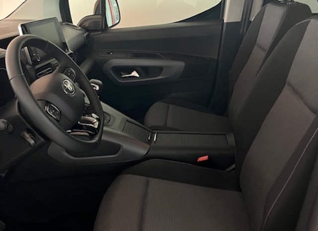 Toyota Proace City Verso 1.2T 110CV Olivina lleno