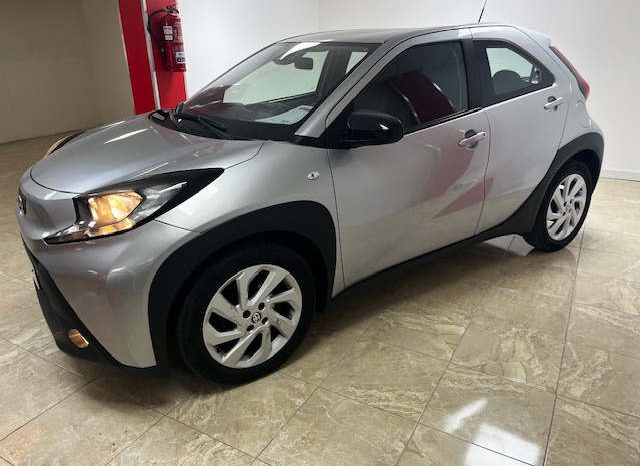 Toyota Aygo X Cross 1.0 MT X-Play lleno